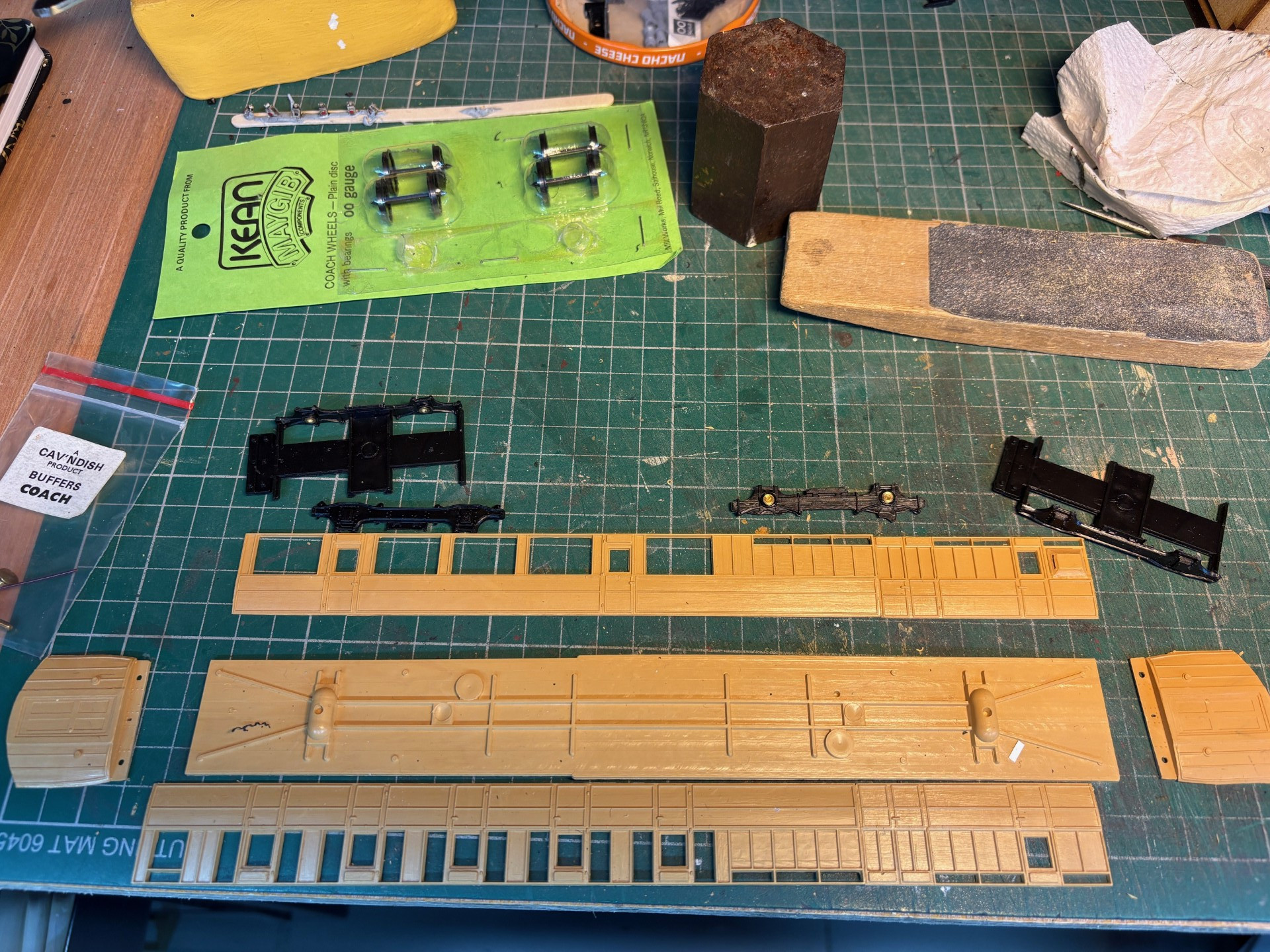 Gresley 5 Compartment Brake 3rd under construction.jpg Gresley 5 Compartment Brake 3rd under construction.jpg