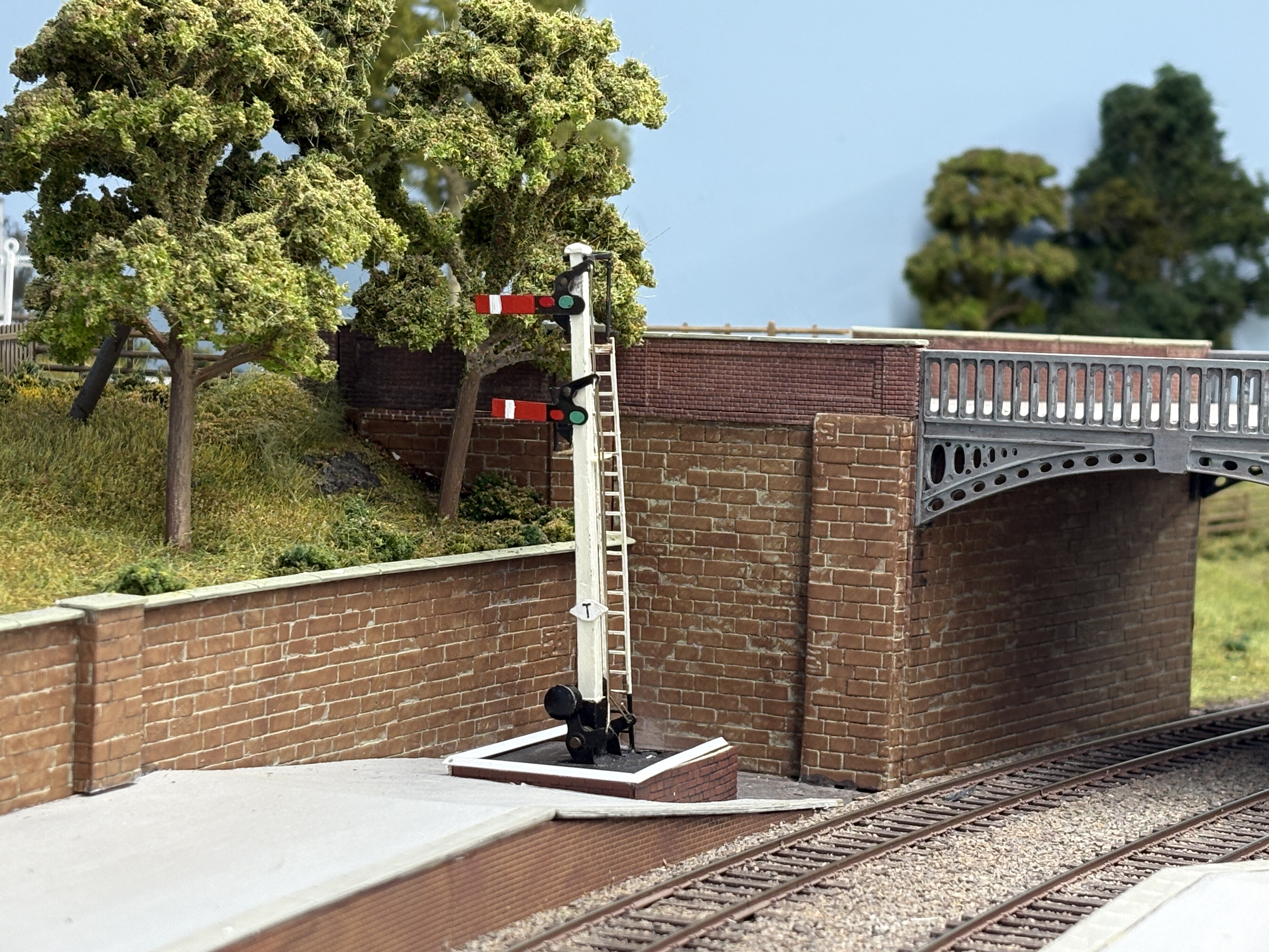 Platform signal at danger.JPG
